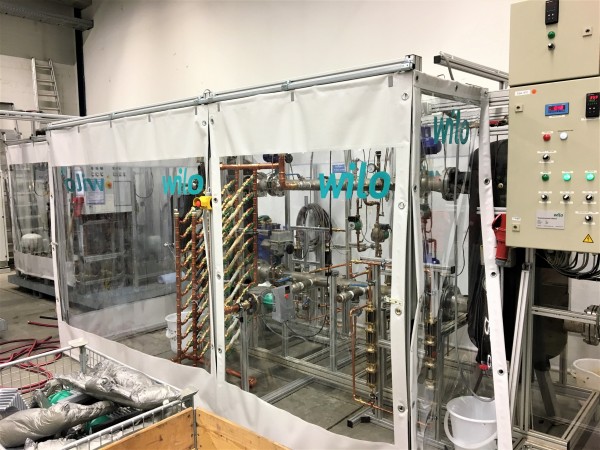 Mitarbeiterschutz durch getrennte Arbeitsbereiche mittels Abtrennung aus PVC Plane